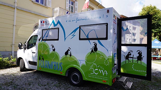Véhicule itinérant Fourmi'Bus