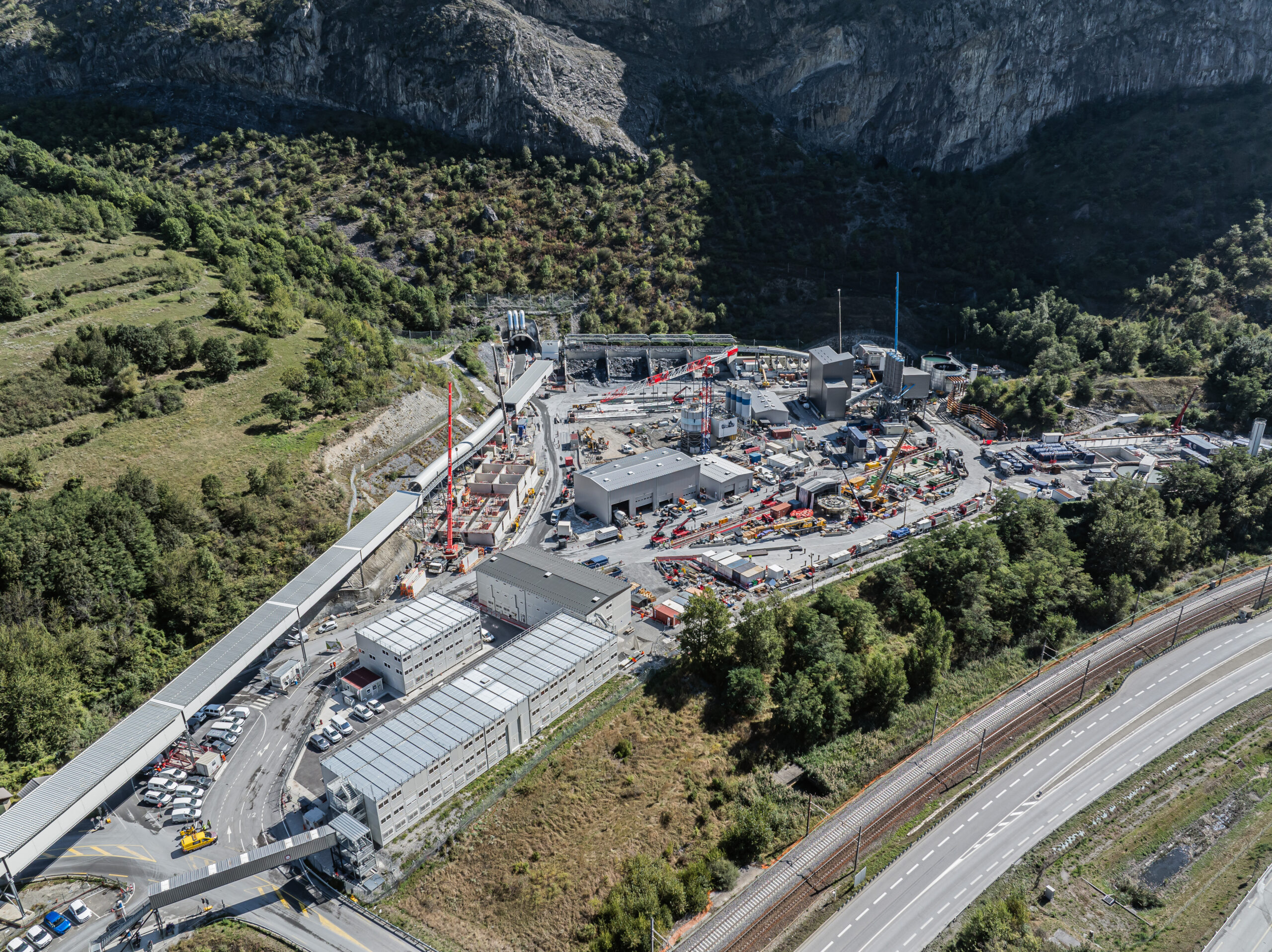 Vue drone du chantier de construction du Lyon-Turin à Saint-Martin-la-Porte